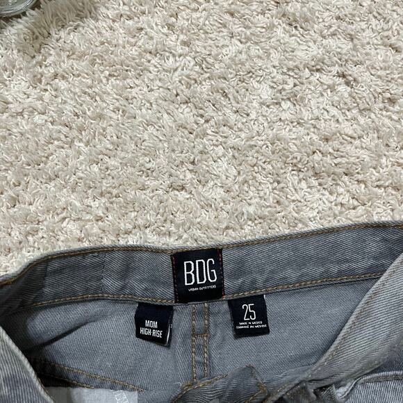 Urban Outfitters BDG 25 Retro Edgy Gray Stone Wash Cuffed High Rise Mom Shorts - Picture 3 of 4